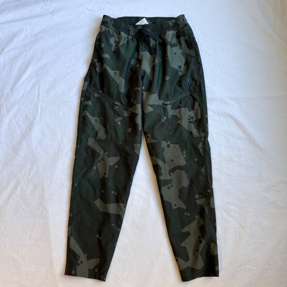 Under Armour Boys Youth Medium Loose Fit Green Camo Pants Zip Cargo Pockets